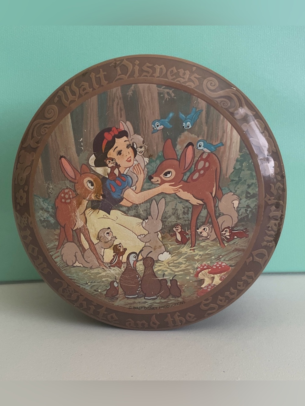 Vintage Snow White tin